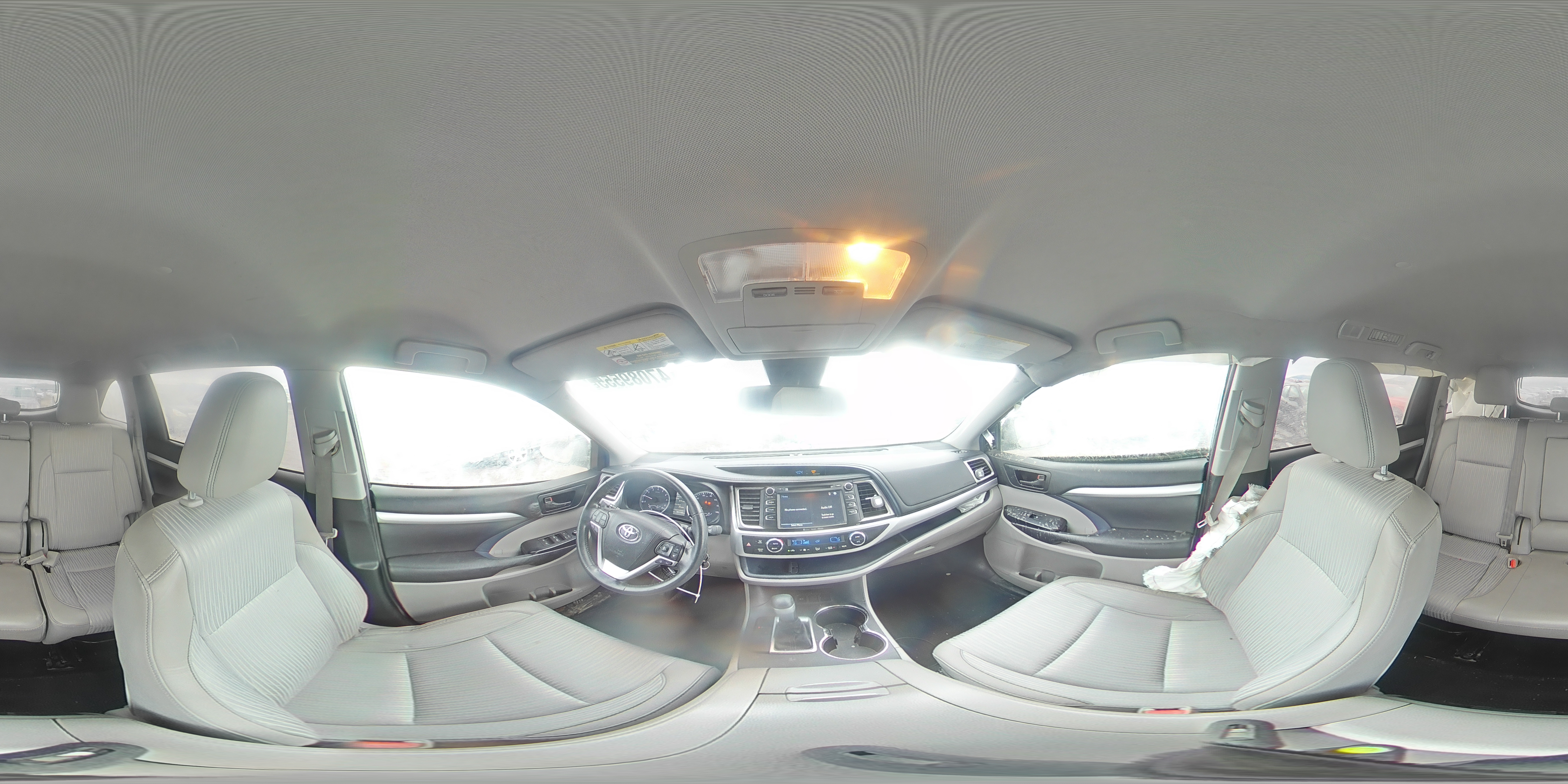 2017 Toyota Highlander - Image 13