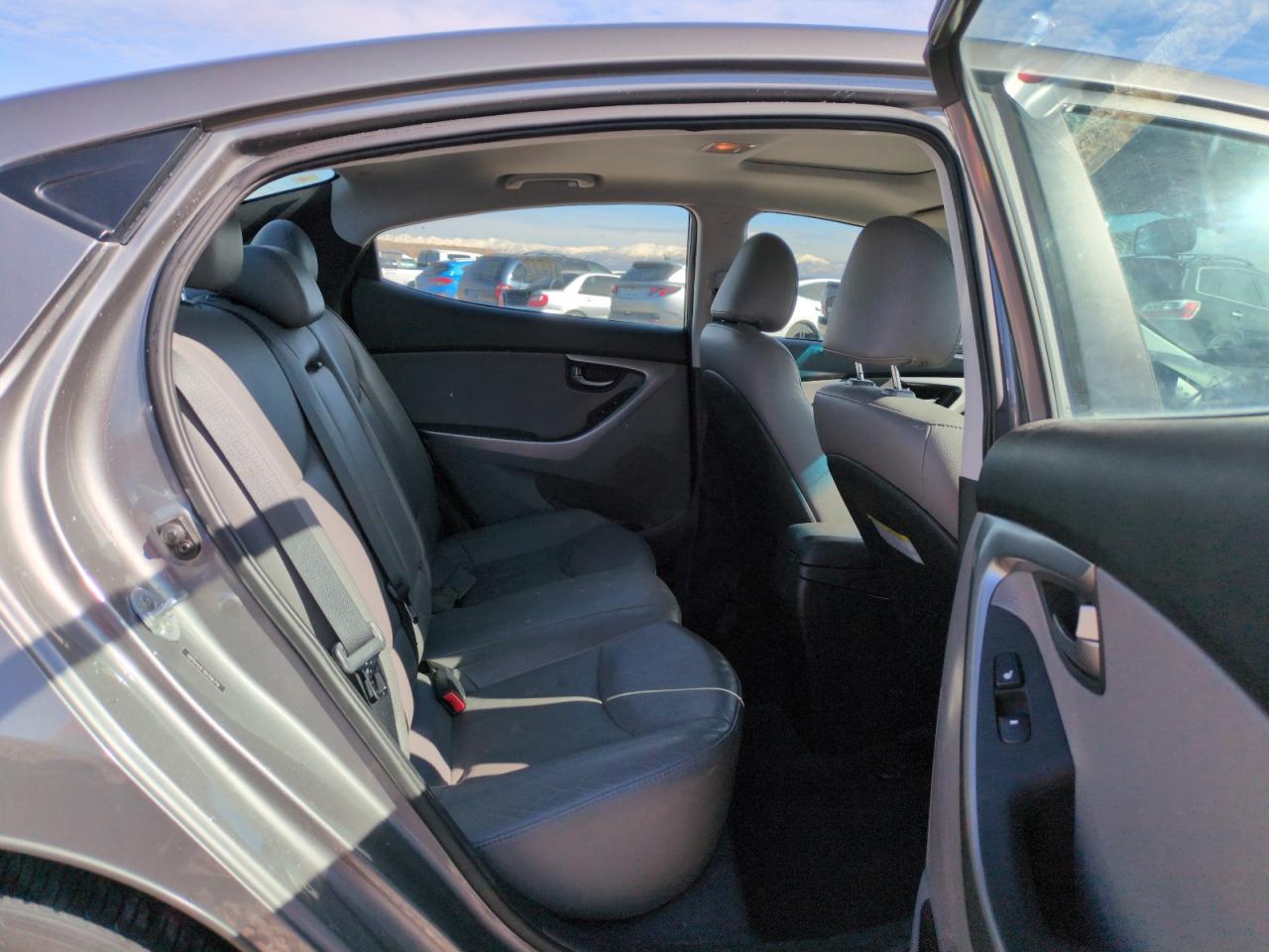 2013 Hyundai Elantra - Image 10