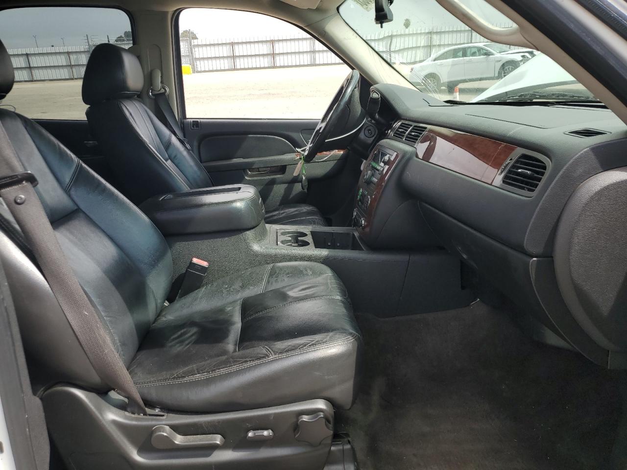 2010 Chevrolet Tahoe - Image 7