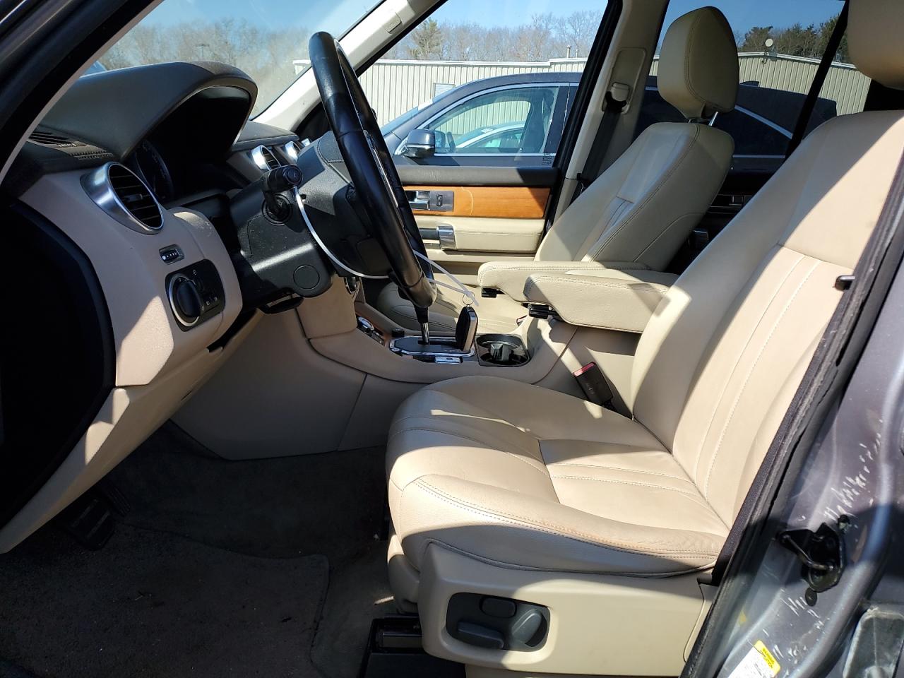 2011 Land Rover LR4 - Image 7