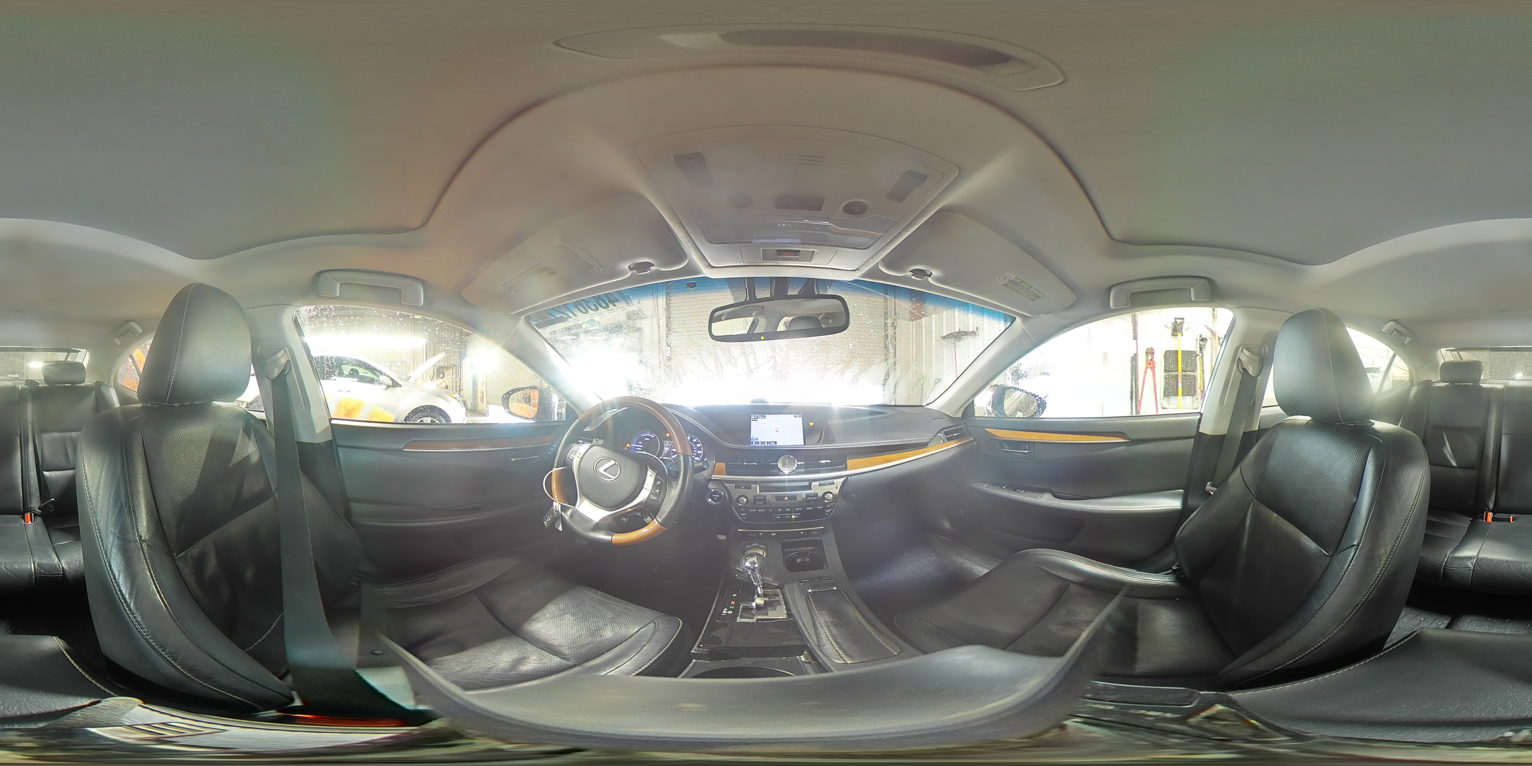2015 Lexus ES - Image 15