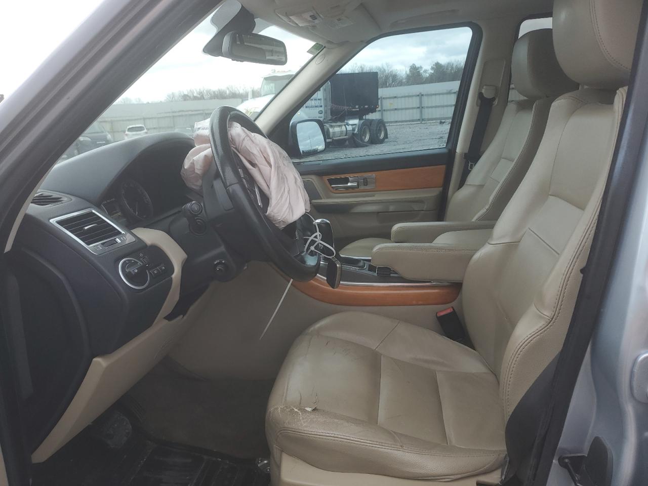 2011 Land Rover Range Rover - Image 7