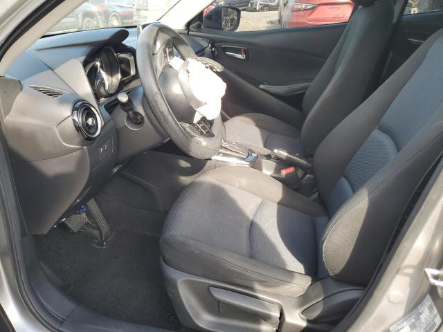 Sedans TOYOTA SCION 2016 Srebrny