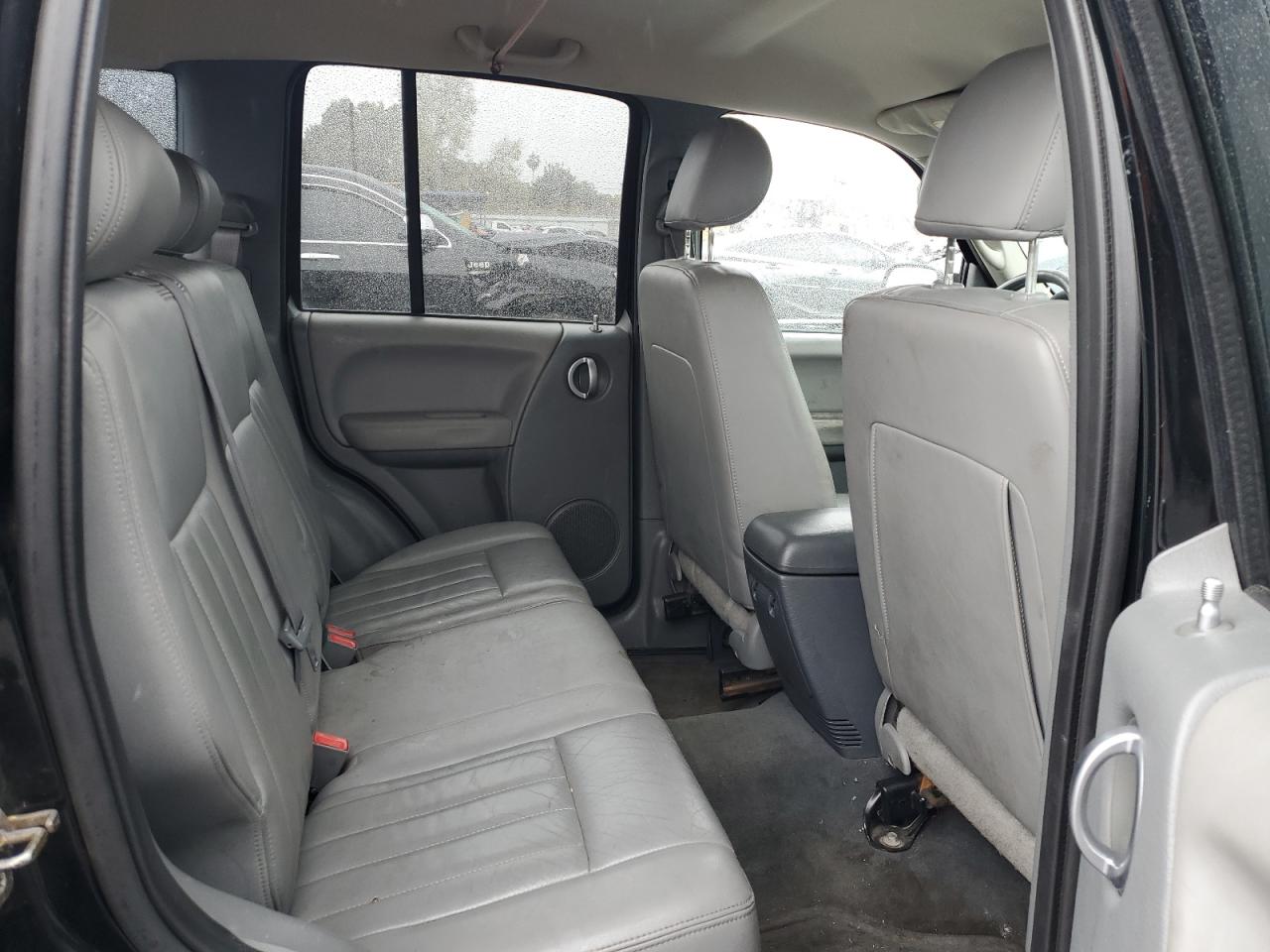 2005 Jeep Liberty (North America) - Image 10