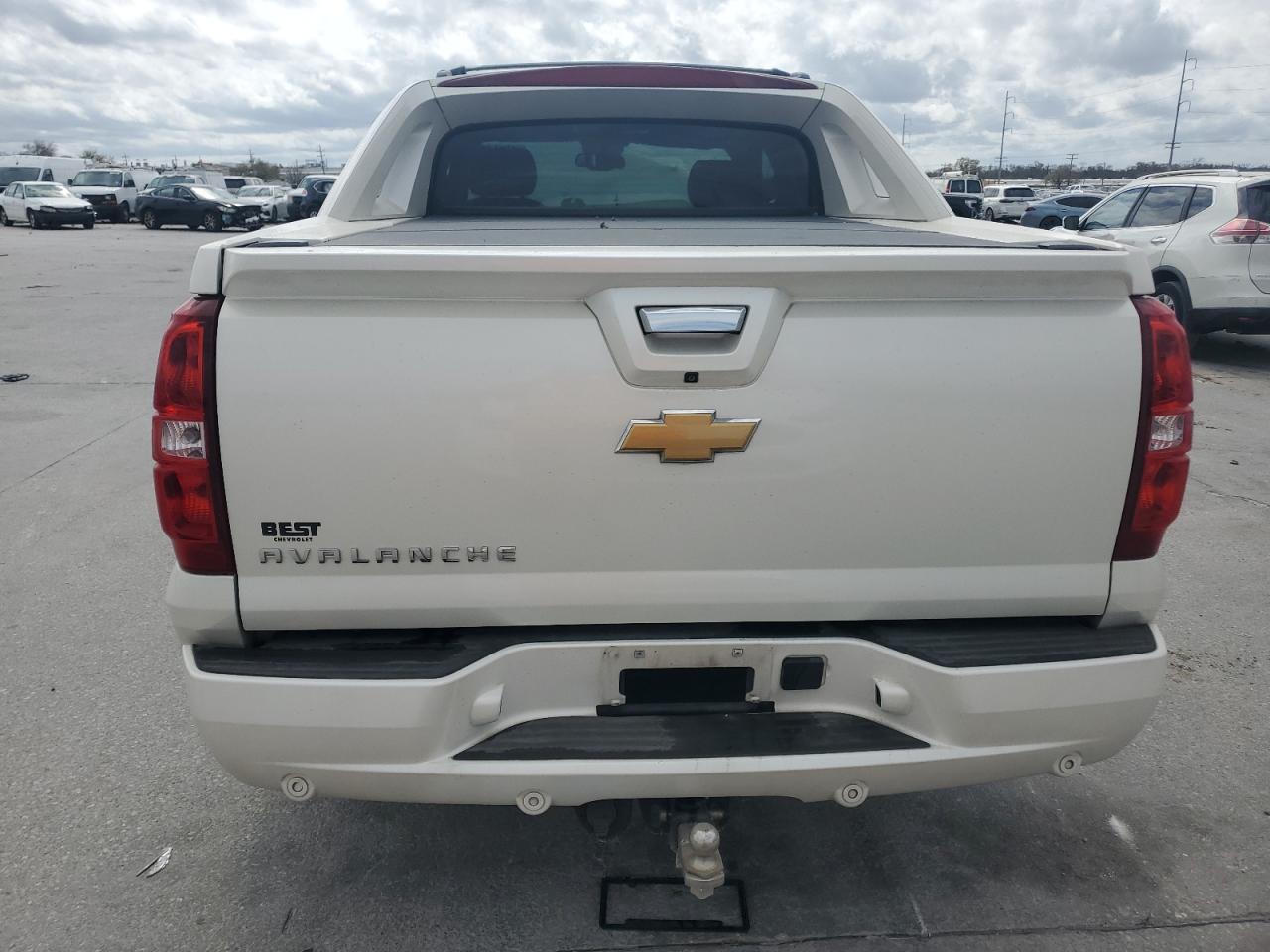 2013 Chevrolet Avalanche - Image 6