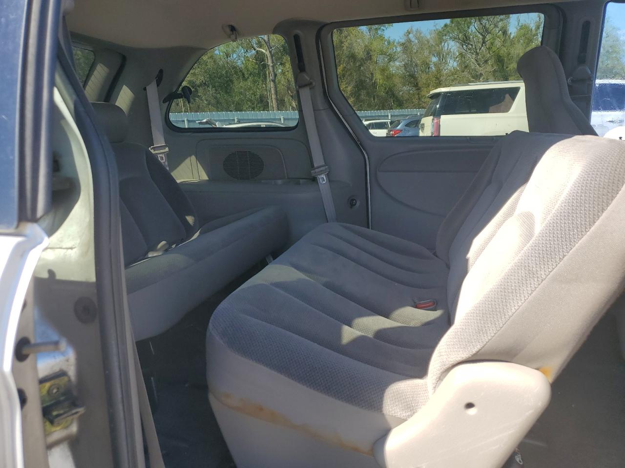 2002 Dodge Caravan - Image 11