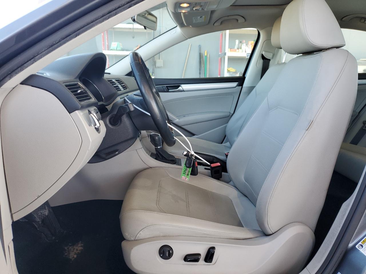 2019 Volkswagen Passat - Image 7
