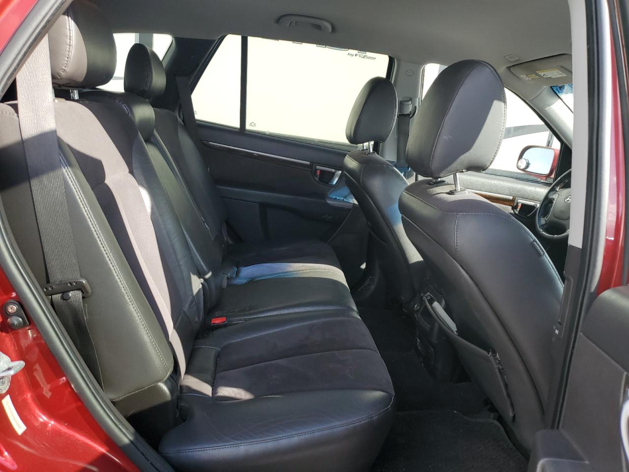 2010 Hyundai Santa Fe - Image 11