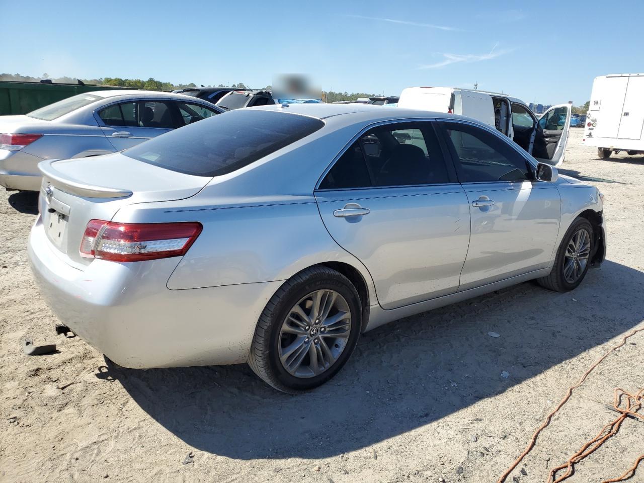 2010 Toyota Camry - Image 3