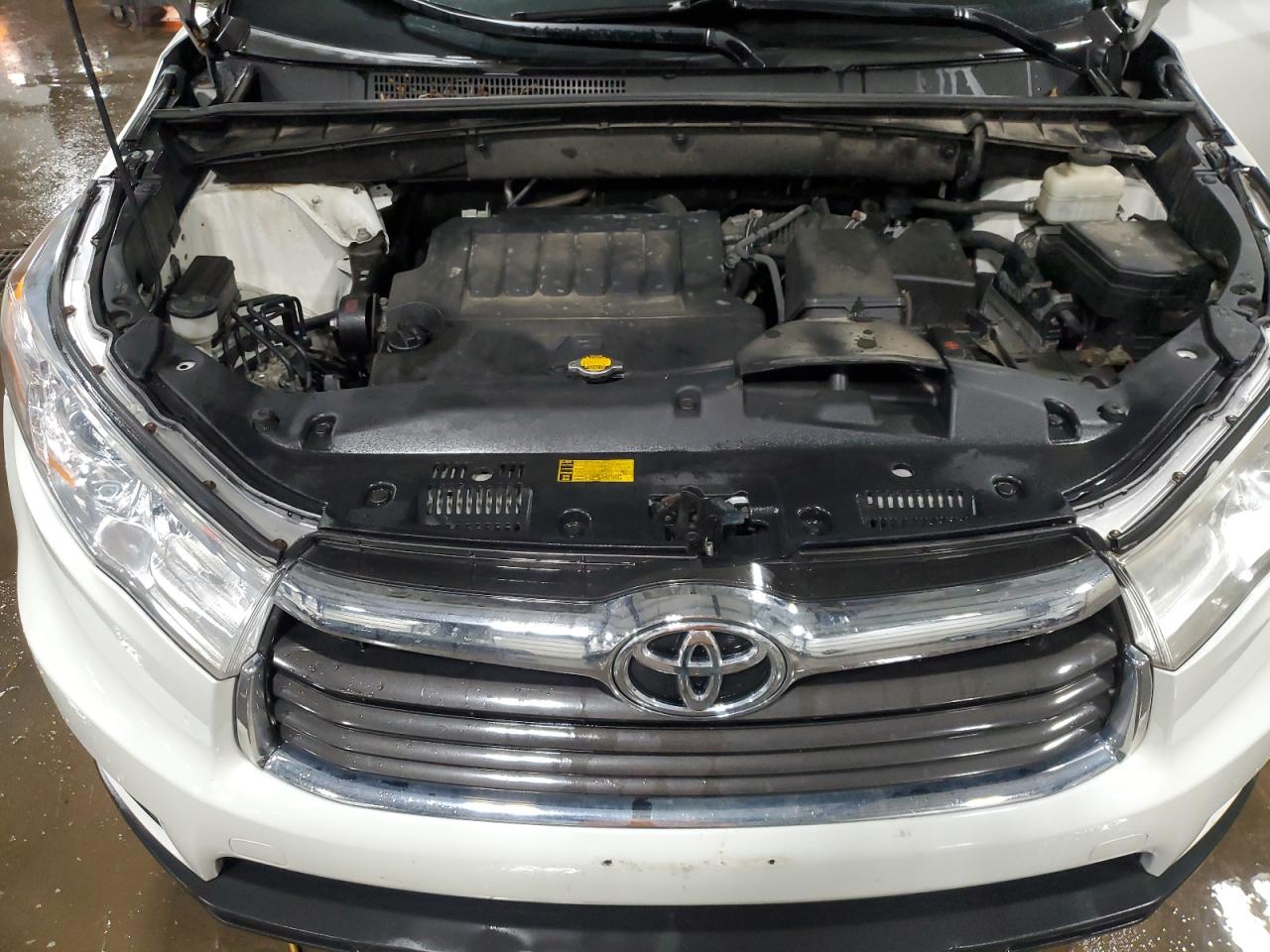 2015 Toyota Highlander - Image 13