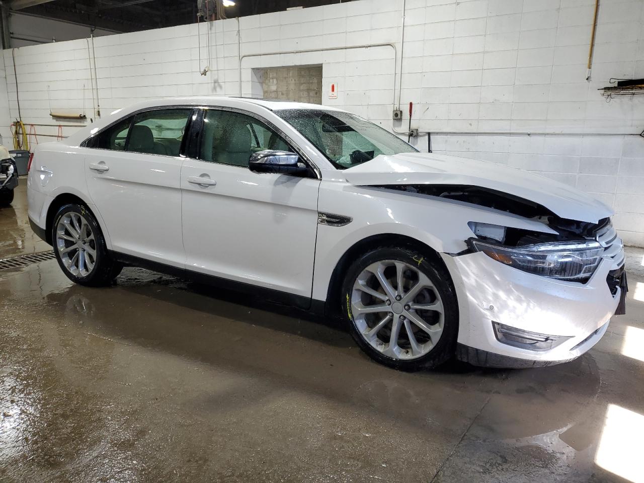 2015 Ford Taurus - Image 4