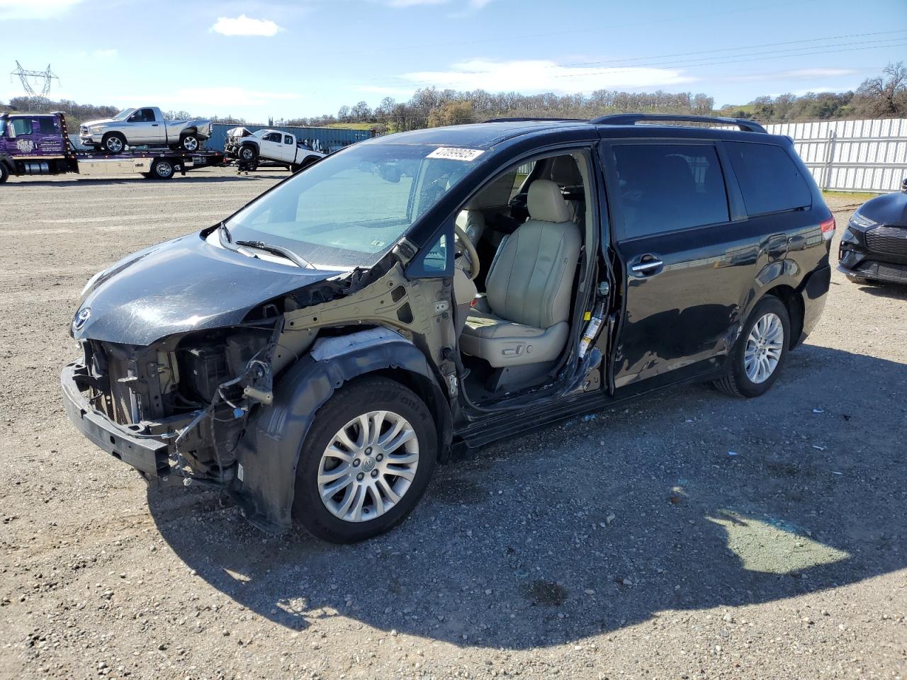 2013 Toyota Sienna - Image 1