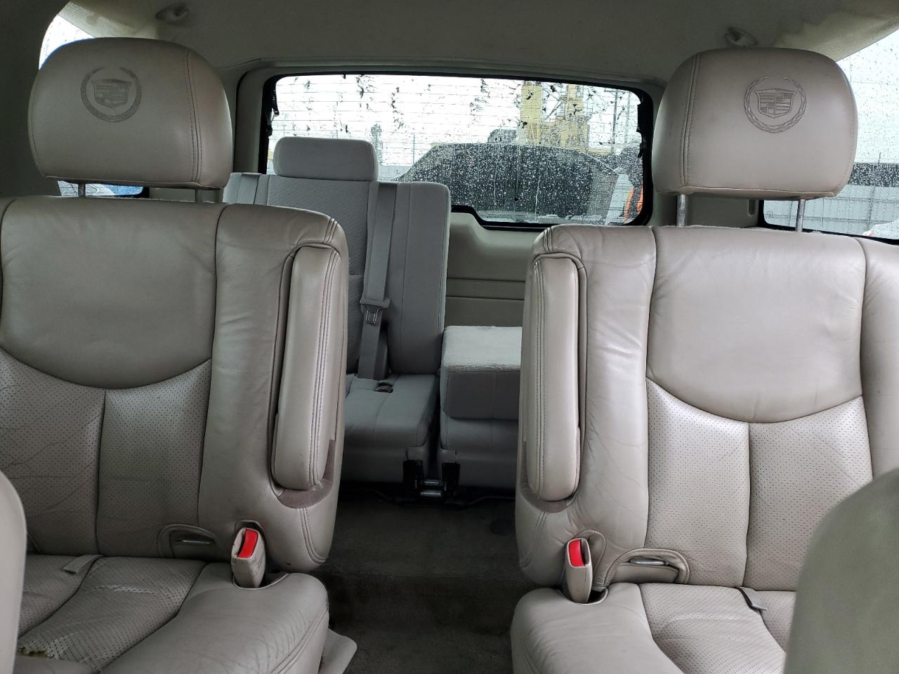 2004 Cadillac Escalade - Image 10