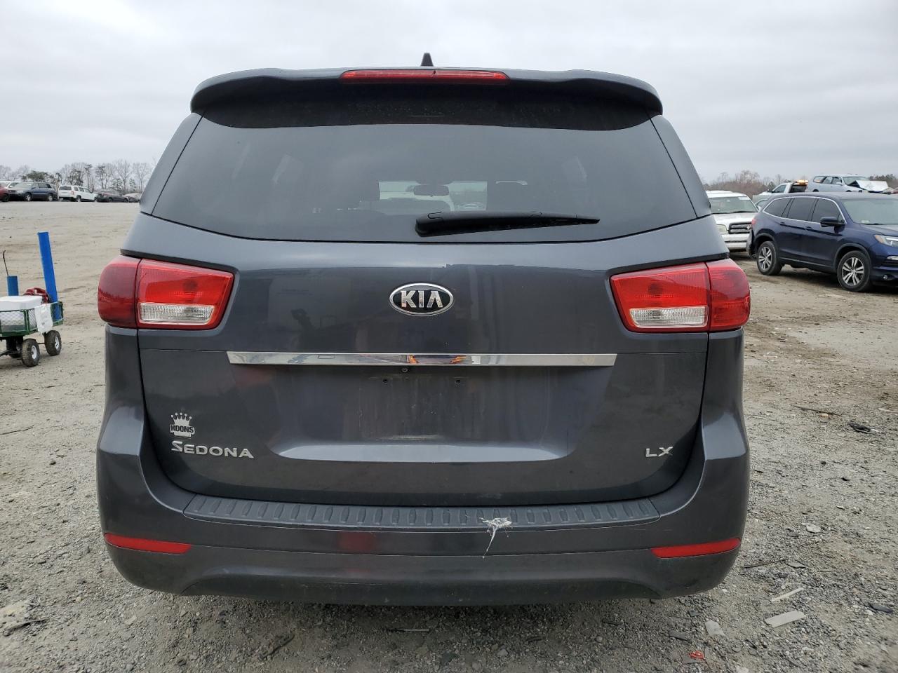 2017 Kia Sedona - Image 6