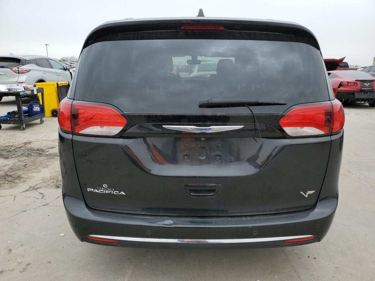 2018 Chrysler Pacifica - Image 6