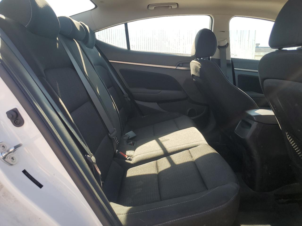 2018 Hyundai Elantra - Image 11