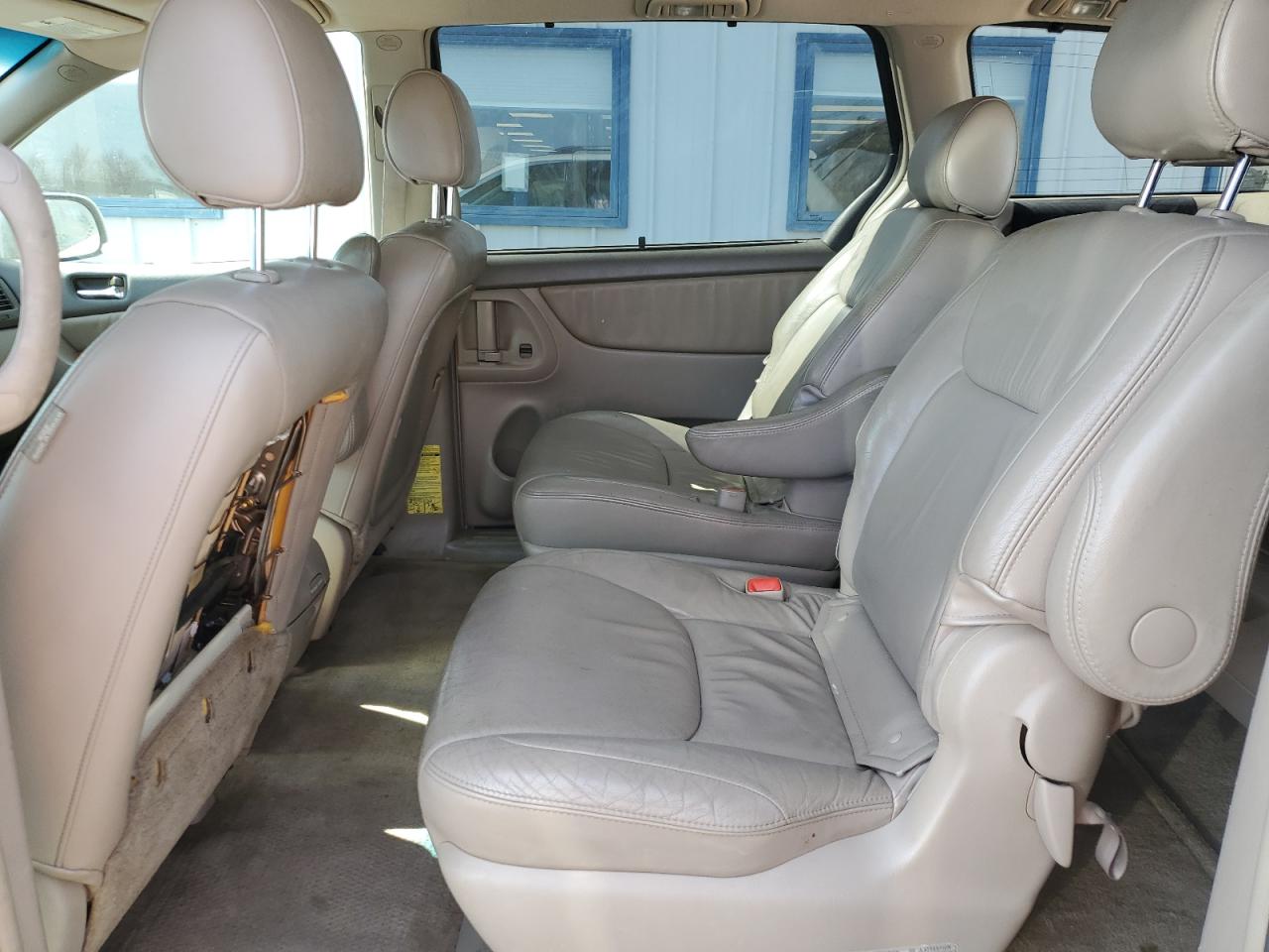 2006 Toyota Sienna - Image 11