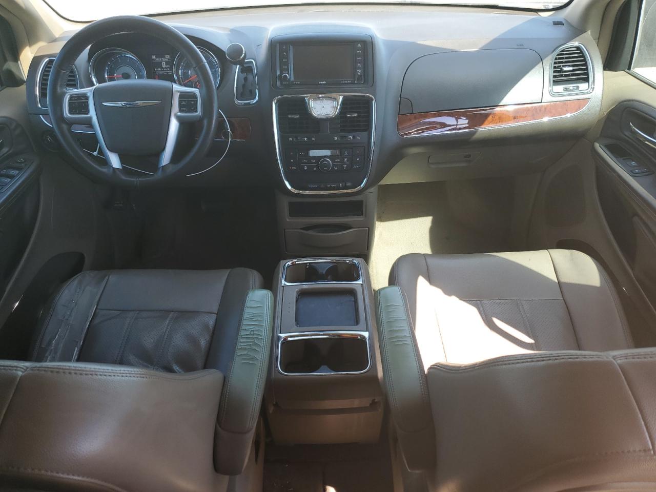 2012 Chrysler Town & Country - Image 8