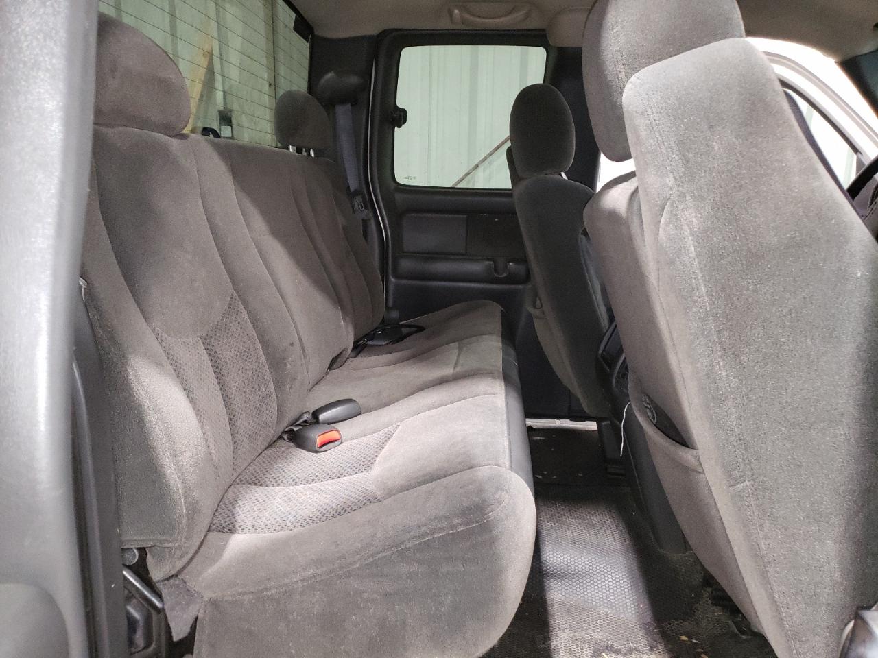 2004 Chevrolet Silverado - Image 10