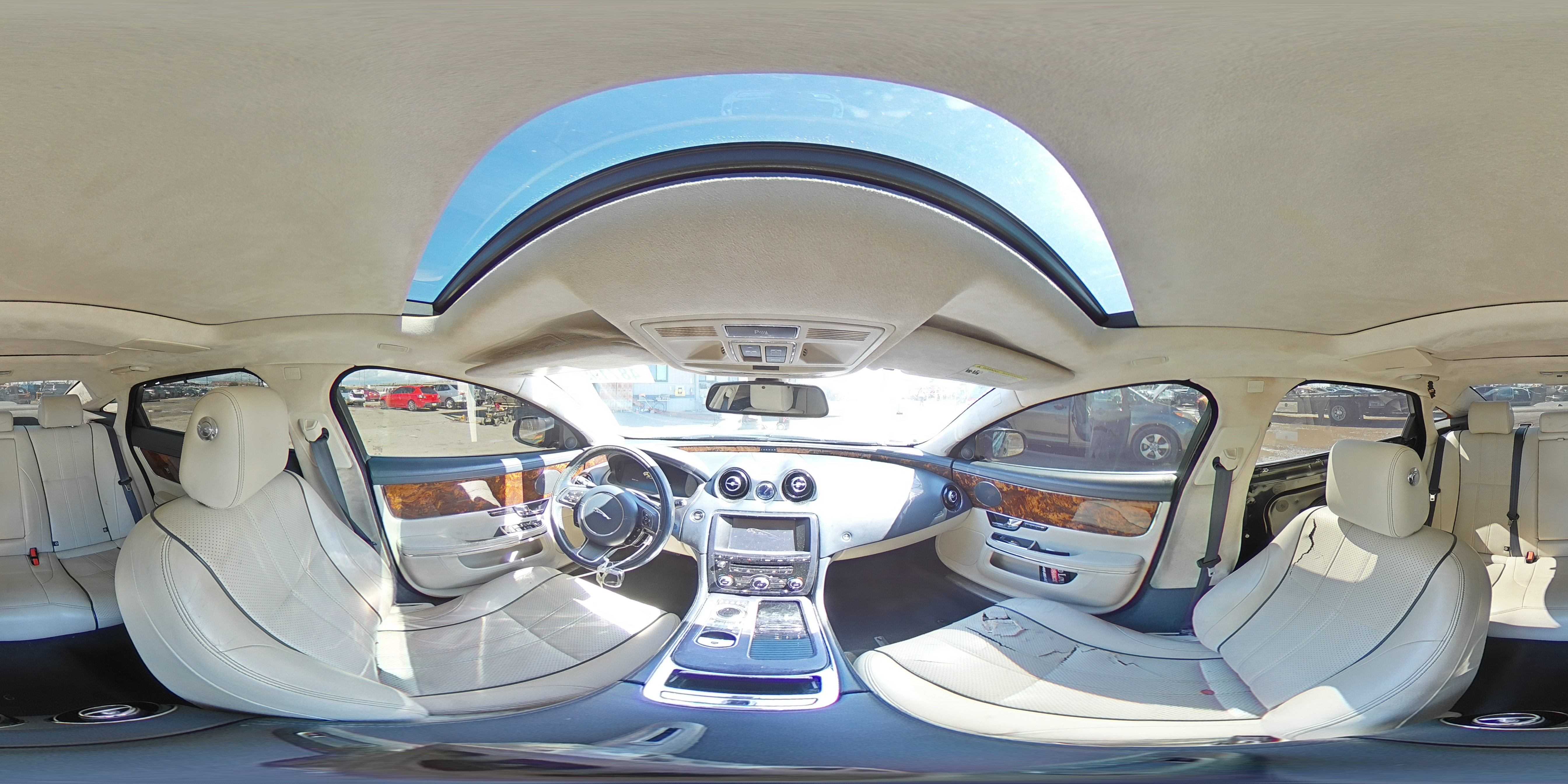 2012 Jaguar XJ - Image 13