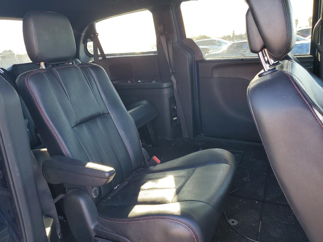2019 Dodge Caravan - Image 11
