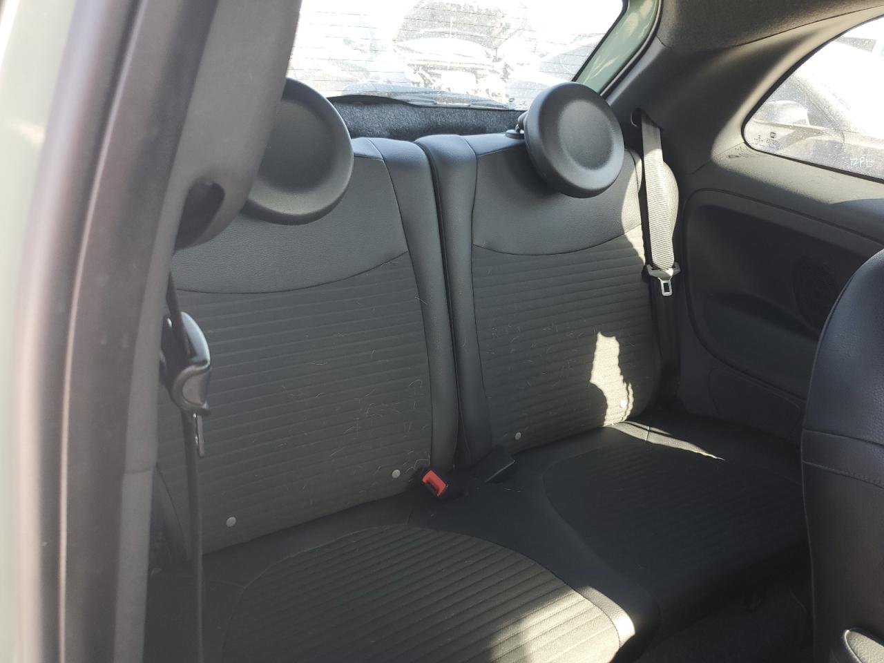 2015 Fiat 500 - Image 10