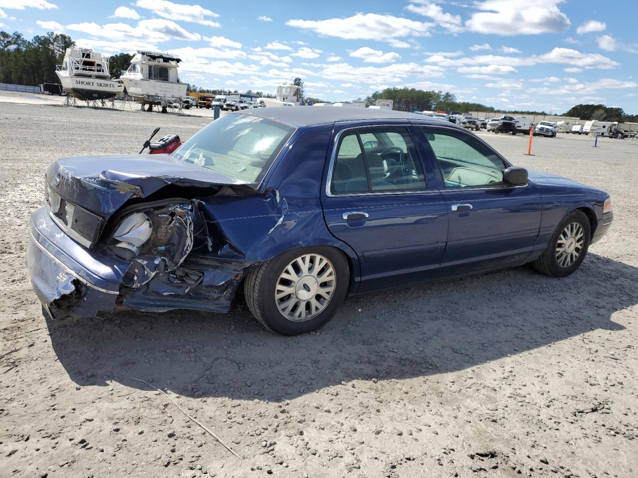 2004 Ford Crown Victoria - Image 3