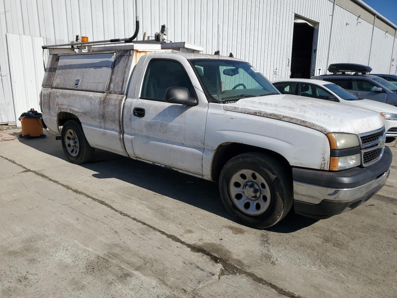 2007 Chevrolet Silverado - Image 4