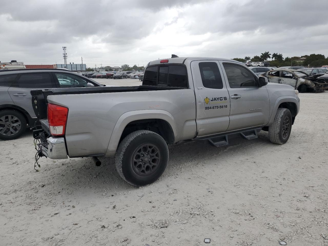 5TFRZ5CN5HX043172 TOYOTA TACOMA 2017