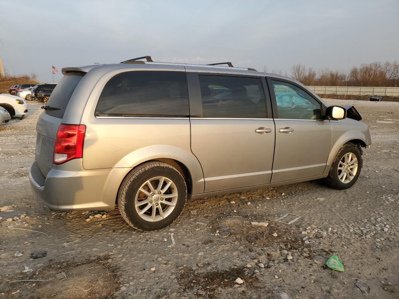 2019 Dodge Caravan - Image 3