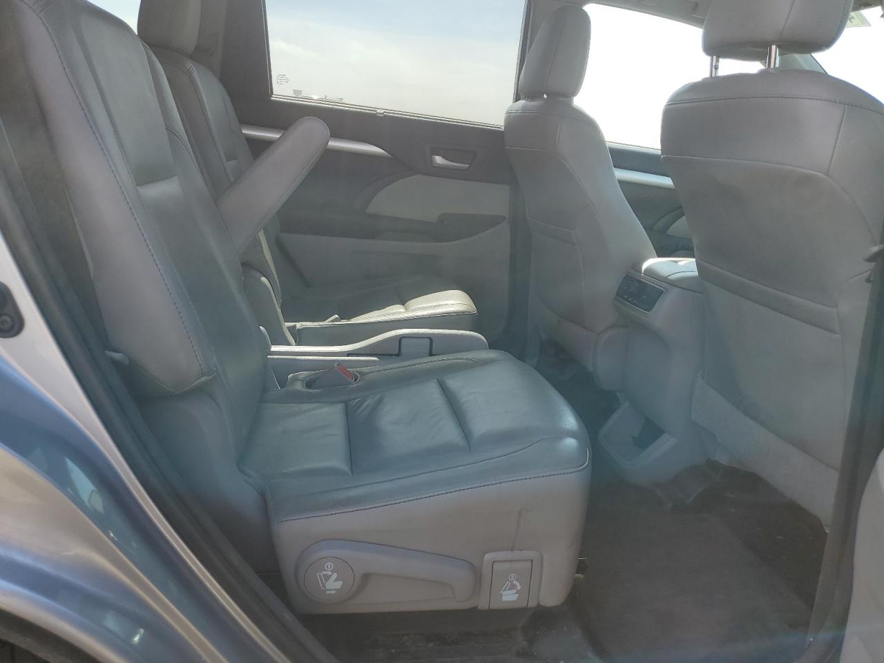 2014 Toyota Highlander - Image 11