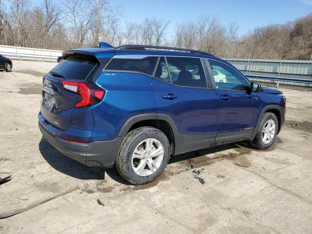 2022 GMC Terrain - Image 3