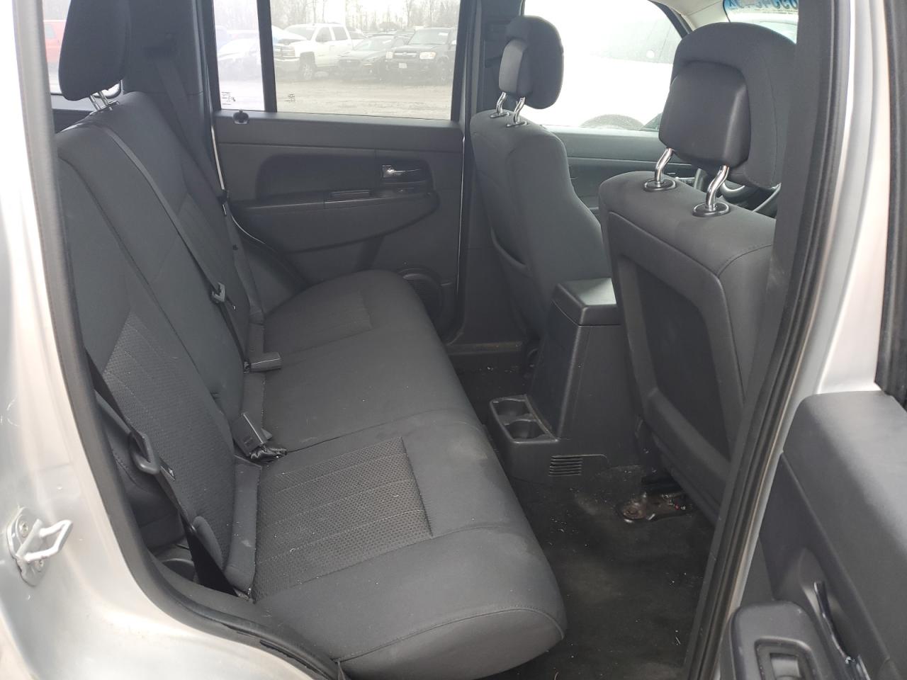 2012 Jeep Liberty (North America) - Image 11