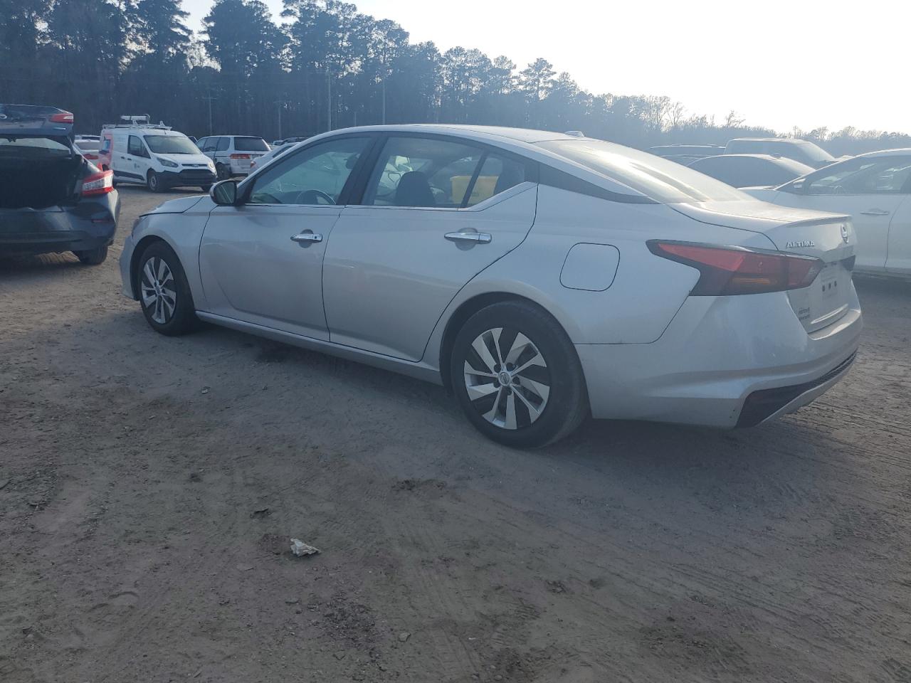 2020 Nissan Altima - Image 2