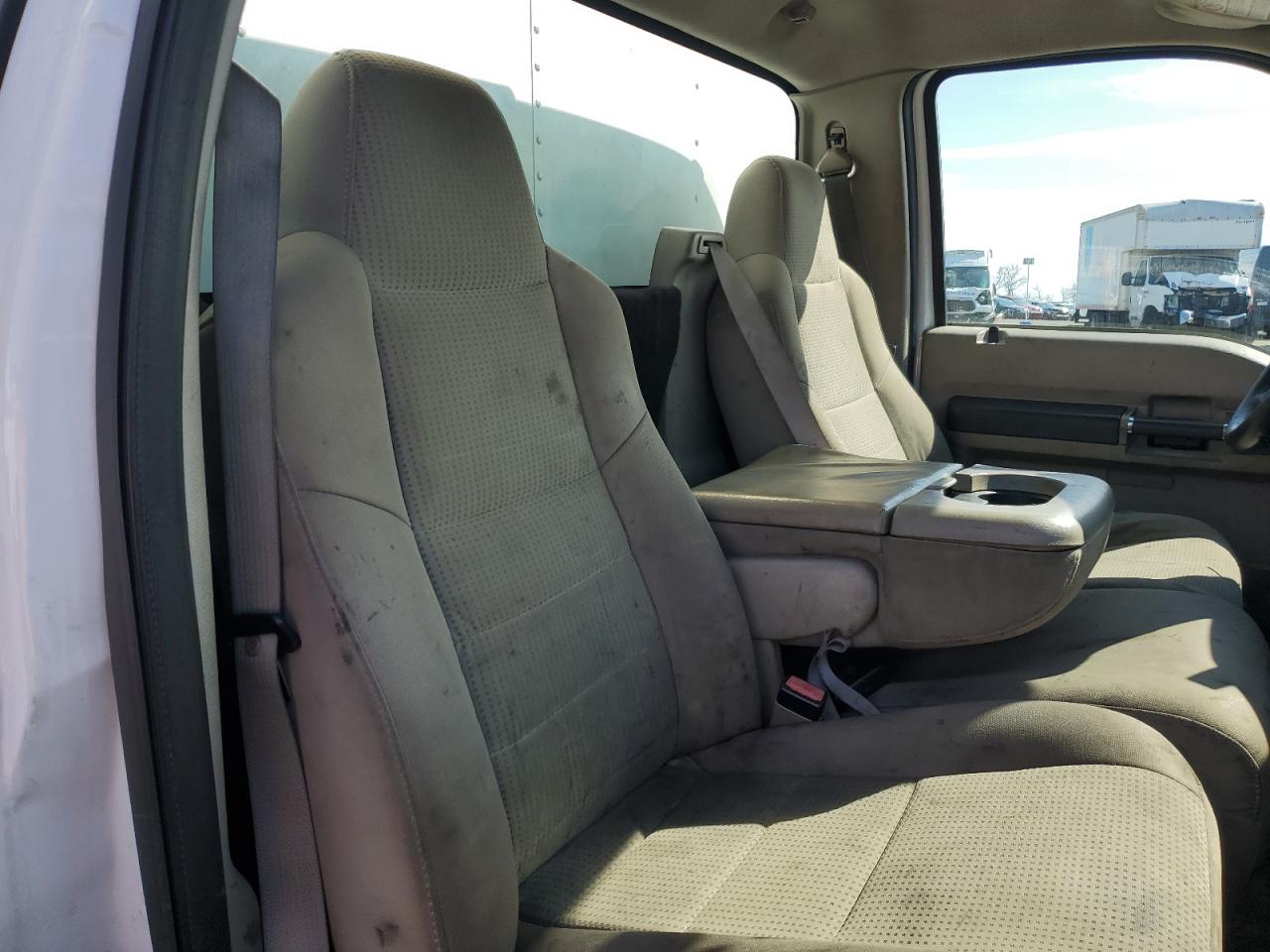 2008 Ford F550 - Image 11