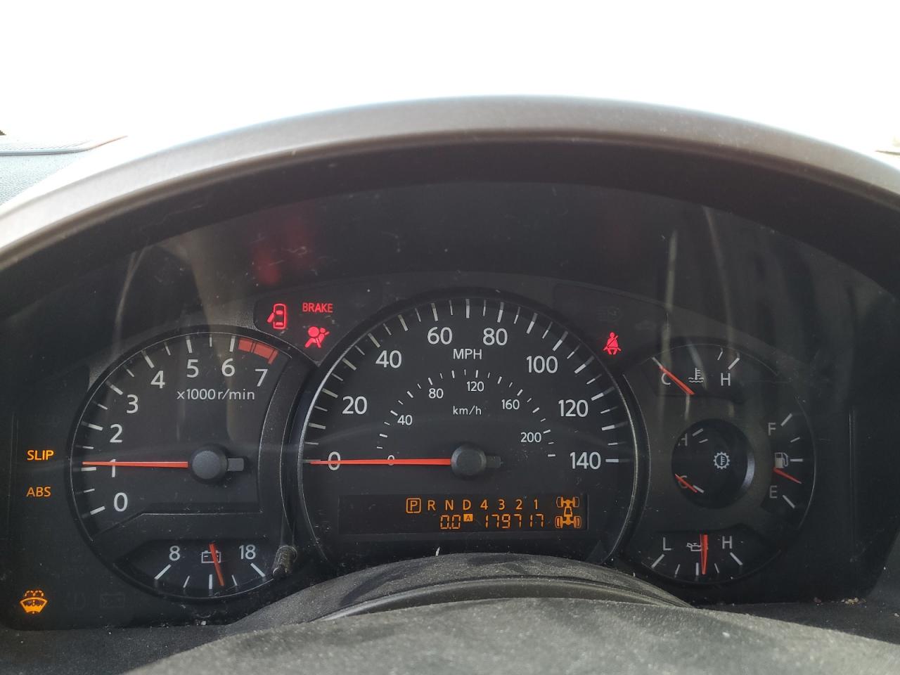 2004 Nissan Titan - Image 9