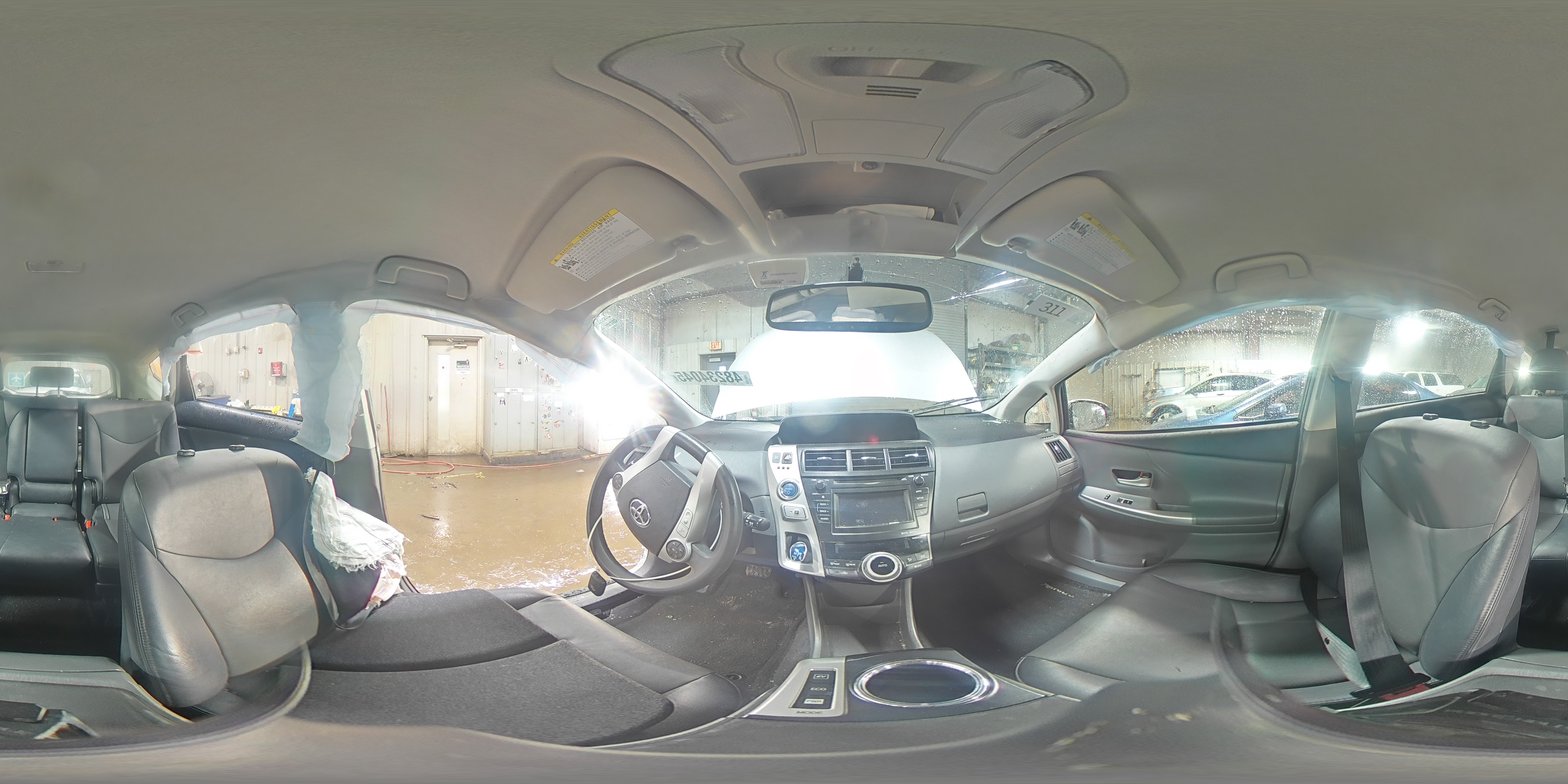 2012 Toyota Prius - Image 15