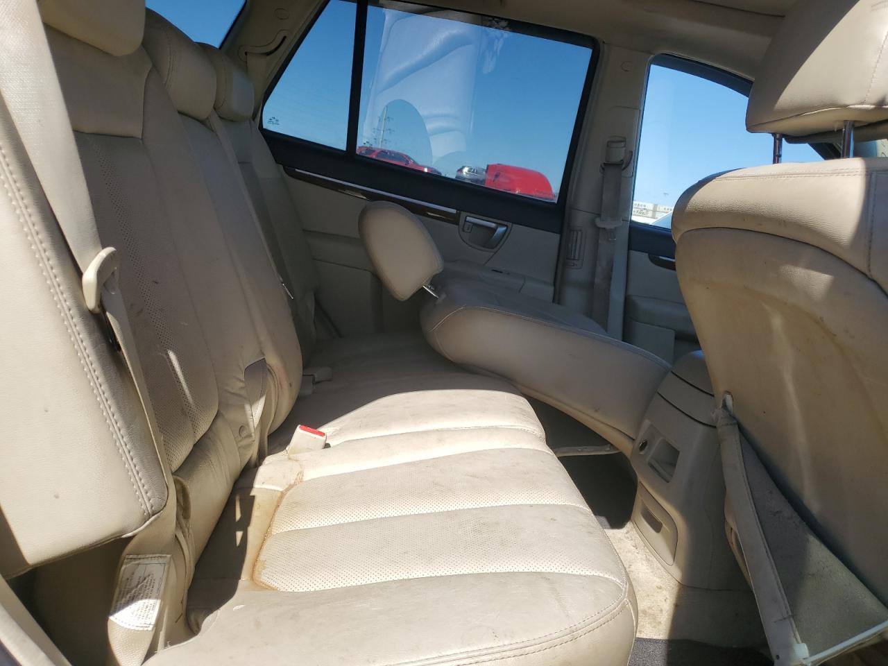 2009 Hyundai Santa Fe - Image 11