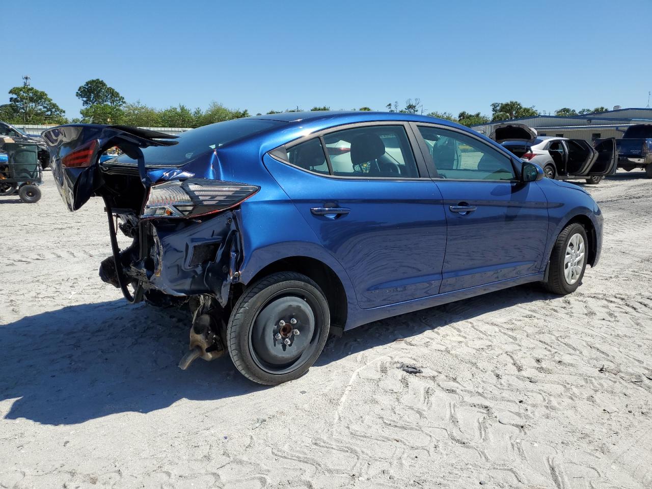 2020 Hyundai Elantra - Image 3