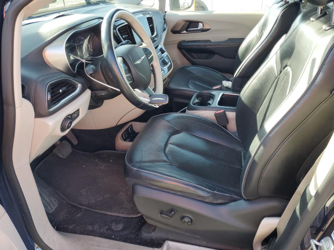 2018 Chrysler Pacifica - Image 7
