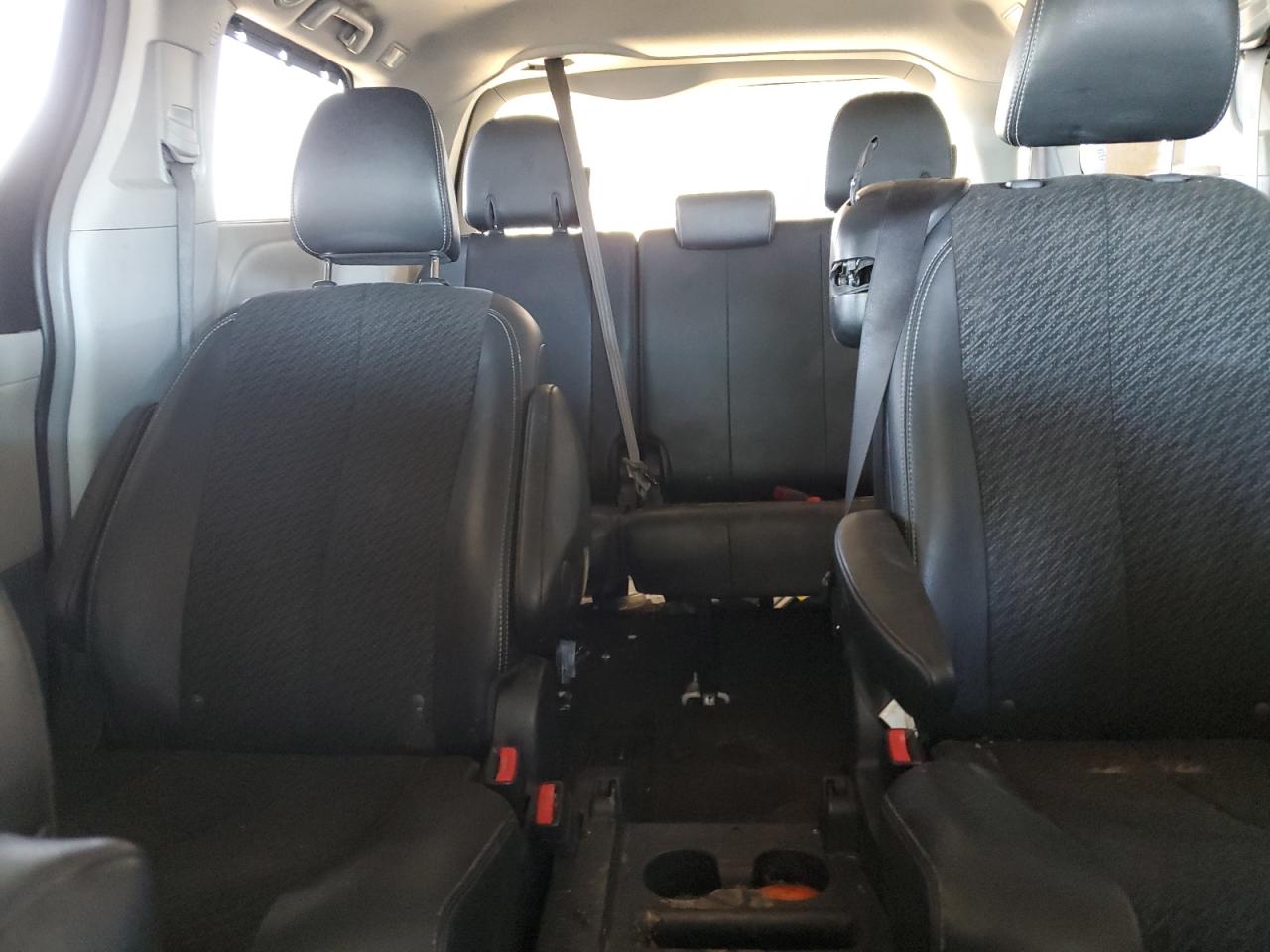 2012 Toyota Sienna - Image 10