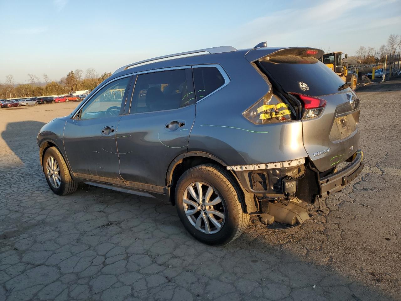 KNMAT2MT5JP517928 NISSAN ROGUE 2018