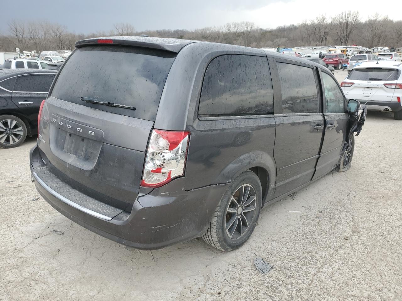 2016 Dodge Caravan - Image 3