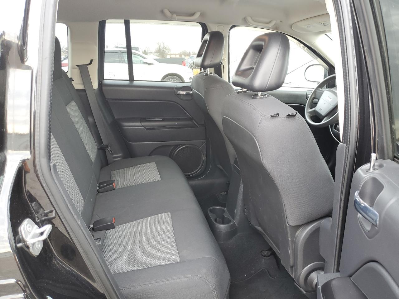 2009 Jeep Compass - Image 11