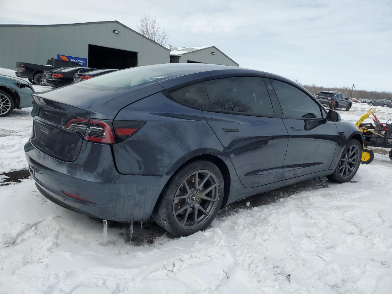 5YJ3E1EA9NF319198 TESLA MODEL 3 2022