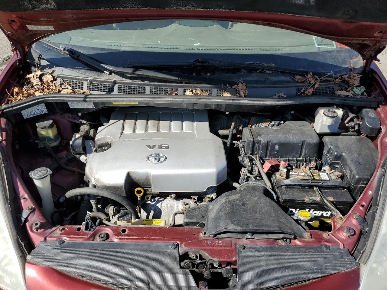 2010 Toyota Sienna - Image 12