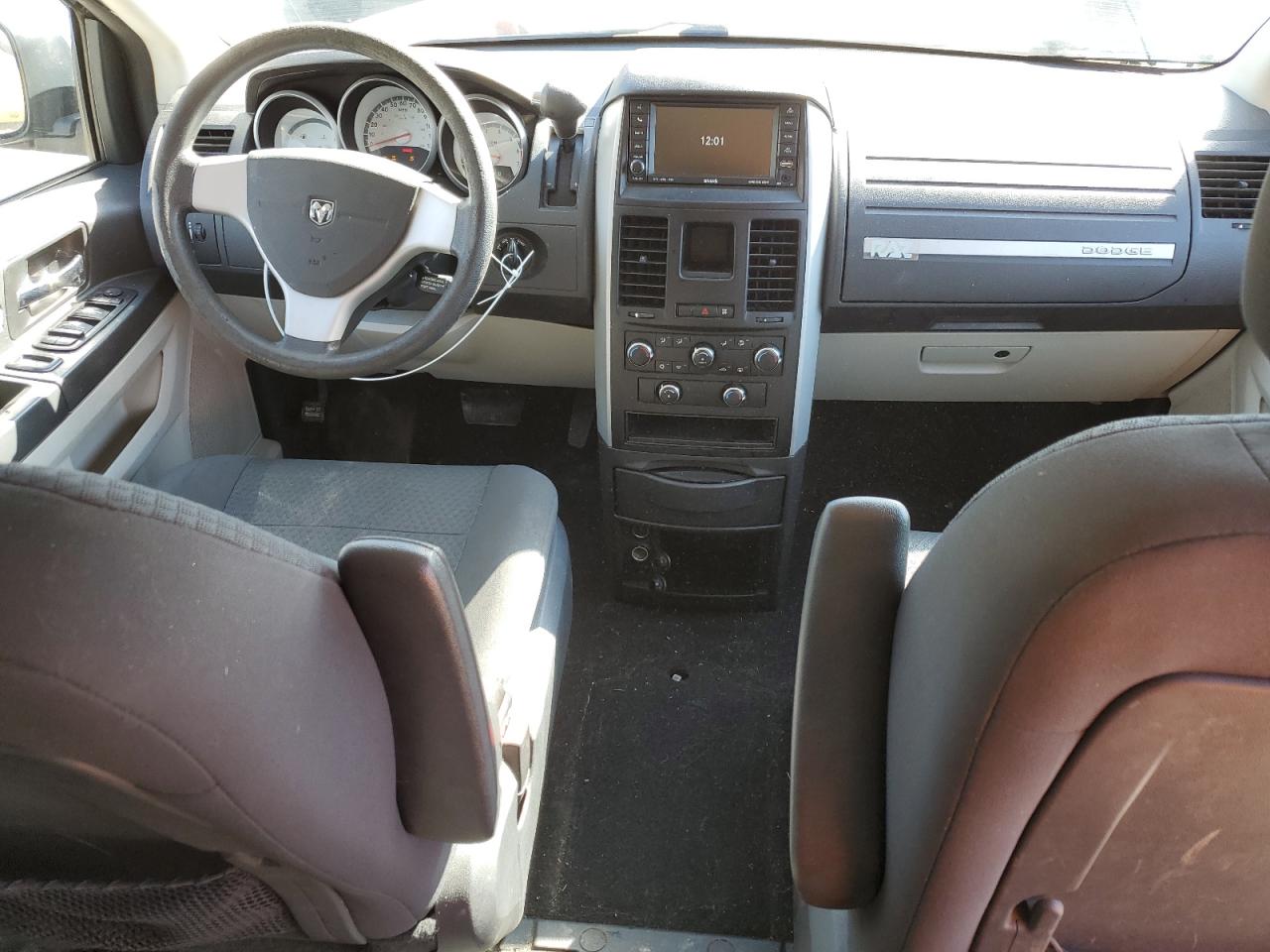 2010 Dodge Caravan - Image 8