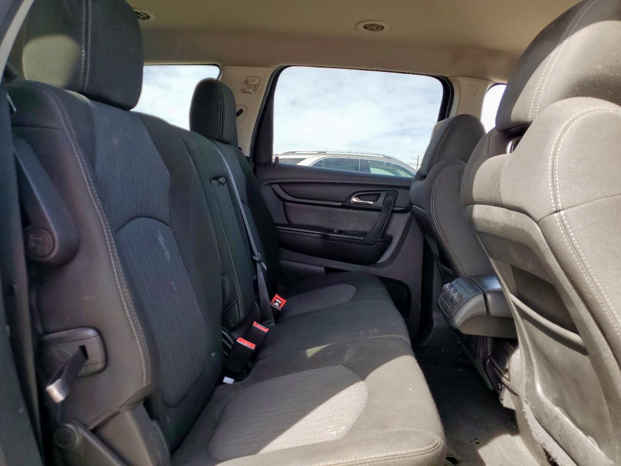 2014 Chevrolet Traverse - Image 11