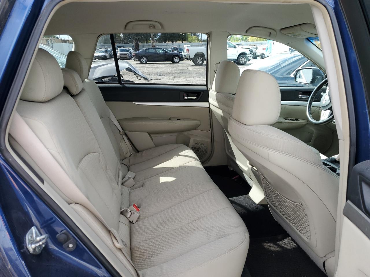 2010 Subaru Outback - Image 10