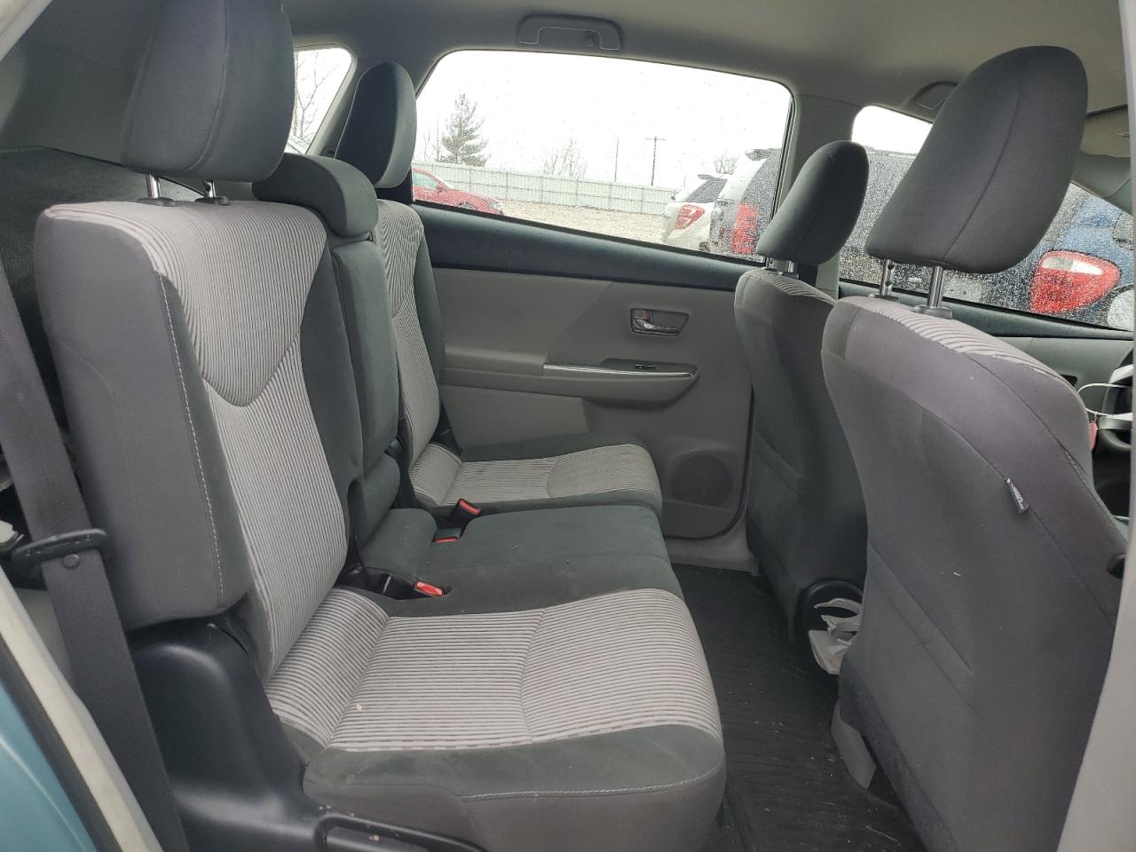 2015 Toyota Prius - Image 10
